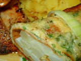 Přírodní kuřecí biftečky s chřestem v bylinkové omeletě recept ...