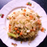 Salát z kvašeného zelí a zeleniny recept