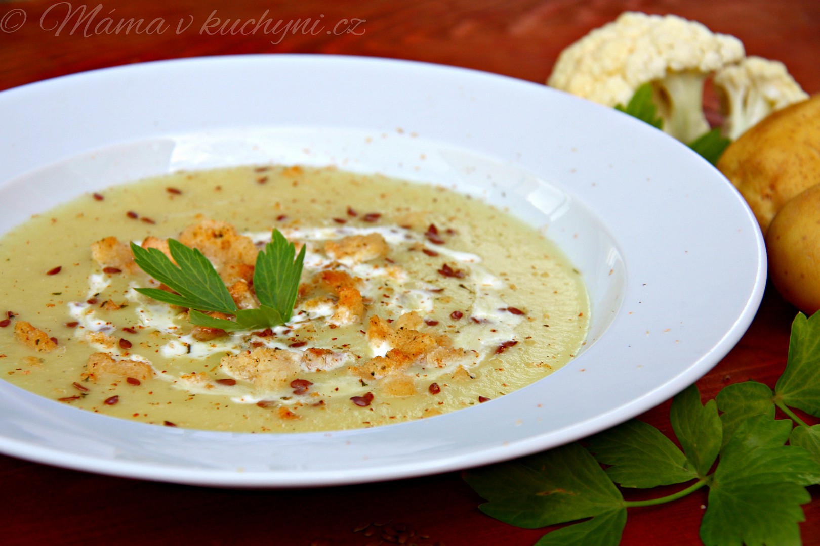 Květákovo-bramborová krémová polévka recept