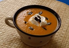 Mrkvovo-cizrnová polévka s kari a čerstvým zázvorem recept ...
