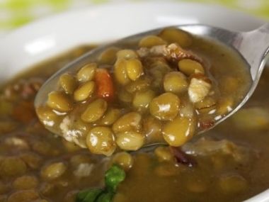Čočková polévka s kysaným zelím (romský recept)