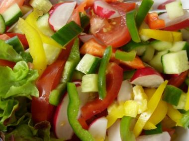 Recept Zeleninový salát s uzeninou