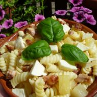 Těstovinový salát s mozzarellou recept