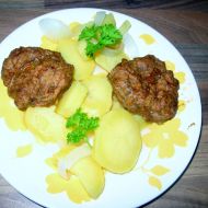 Teplý bramborový salát s cibulí recept
