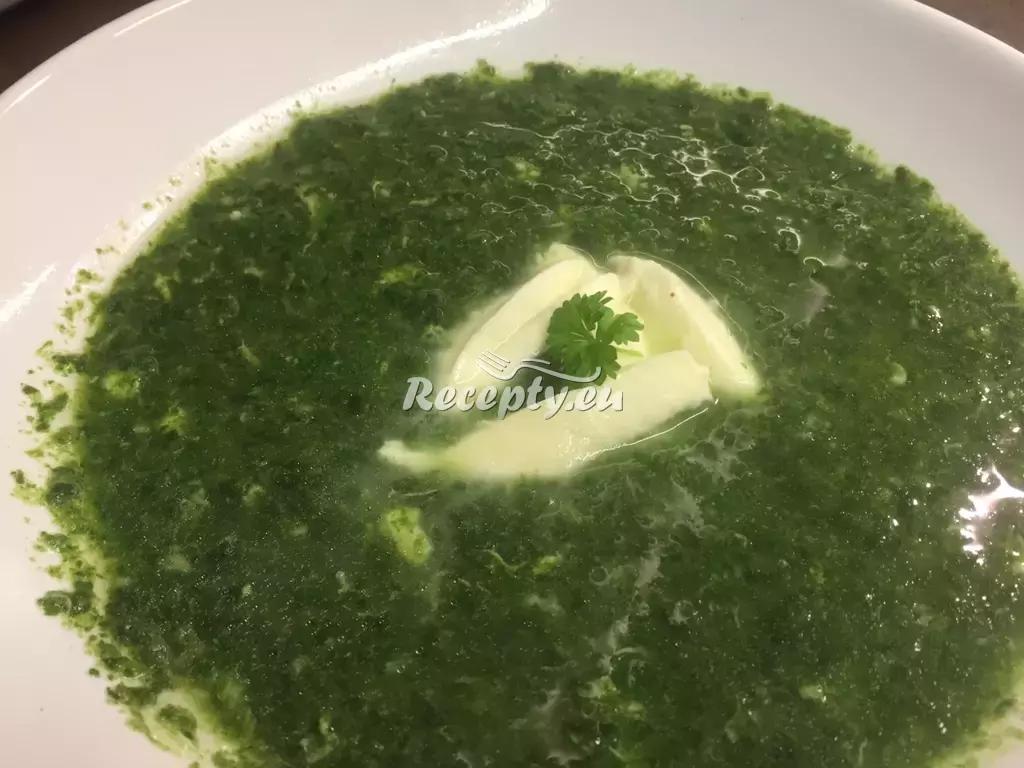 Špenátová polévka s kozím sýrem recept  polévky