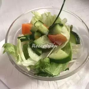 Salát s jogurtovou omáčkou a krůtími špízy recept  saláty