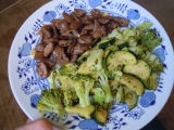 Kuřecí srdíčka s brokolicí a cuketou recept