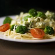 Špagety s brokolicí a čedarovou omáčkou recept