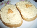 Sýrová pomazánka s burskými oříšky recept