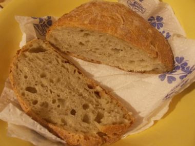 Jednoduchý domácí světlý chléb