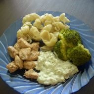 Kuřecí nudličky s brokolicí a nivovou omáčkou recept