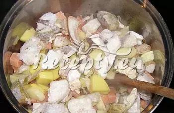 Bramborový guláš s hřibem recept  bramborové pokrmy