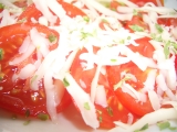 Rajčatový salát se sýrem recept