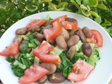 Bobový salát s mangoldem a rajčaty recept
