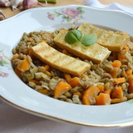 Dušená čočka s mrkví a uzeným tofu recept