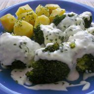 Brambory zapečené s nivou a brokolicí recept