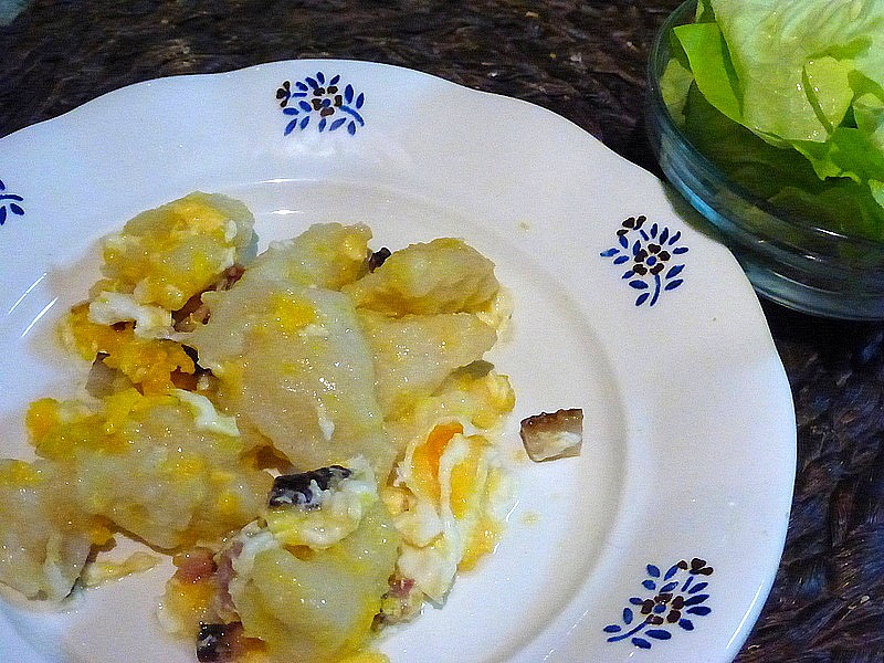 Babiččiny nočky s vajcem a salátem recept