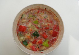 Sladký zeleninový salát z paprik, rajčat a okurek recept ...