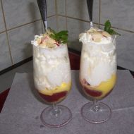 Horké jahody se zmrzlinou a vaječným koňakem recept