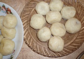 Švestkové knedlíky (z tvaroho-brambor.těsta) recept
