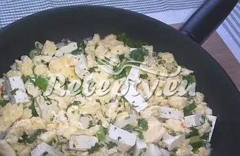 Míchaná vejce s bylinkovým tofu recept  recepty pro děti