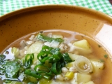 Pórková polévka s bramborem a kroupami recept