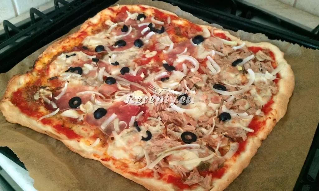 Pizza s tuňákem a kapary recept  pizza