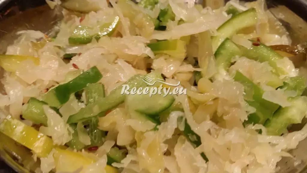 Pikantní zelný salát recept  saláty