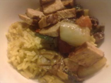 Jasmínová curry rýže s uzeným tempehem a zeleninou na ...