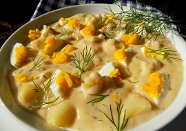 Zadělávaný květák s brambory a koprem recept