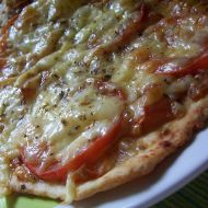 Rajčatovo-sýrová pizza recept