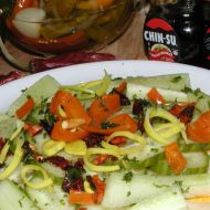 Pikantní okurkový salát recept