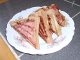 Tousty s anglickou slaninou a pažitkou recept