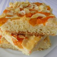 Meruňkový koláč se smetanovým krémem recept