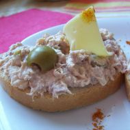 Chlebíčky s tuňákovo-sýrovou pomazánkou recept