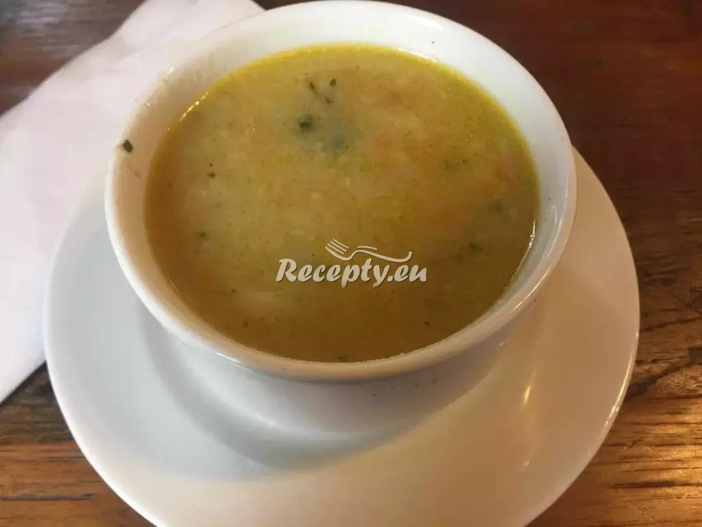 Jemná květáková polévka recept  polévky