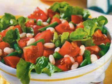 Rajčatový salát s fazolkami