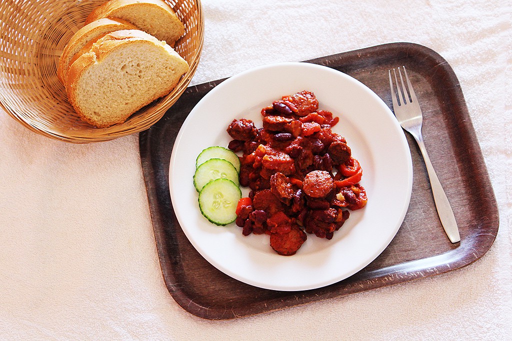 Řecké klobásy s červenými fazolemi recept