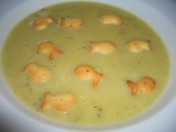Květákovo-brokolicová polévka s rybičkama recept