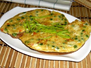 Zeleninová omeleta s chlebem