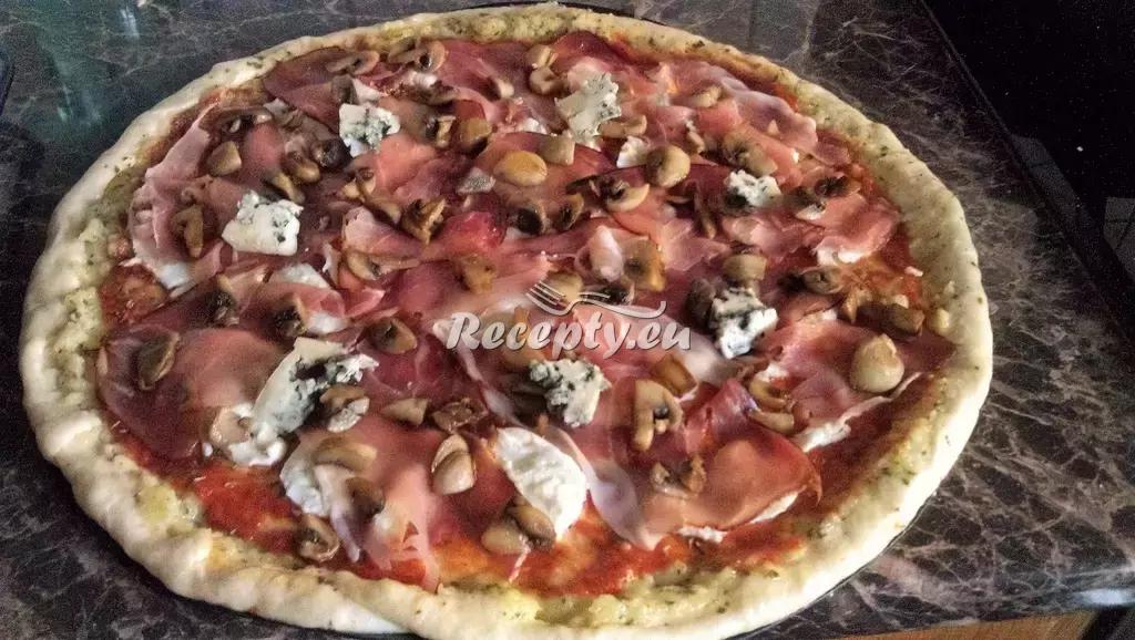 Jednoduchá houbová pizza recept  pizza