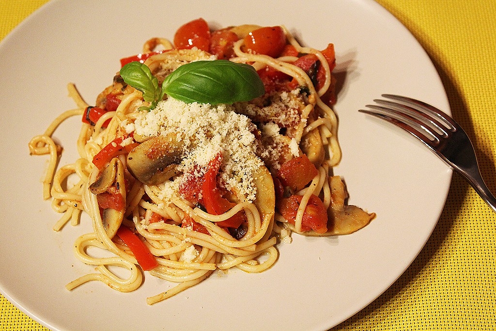 Špagety s rajčaty a žampiony recept