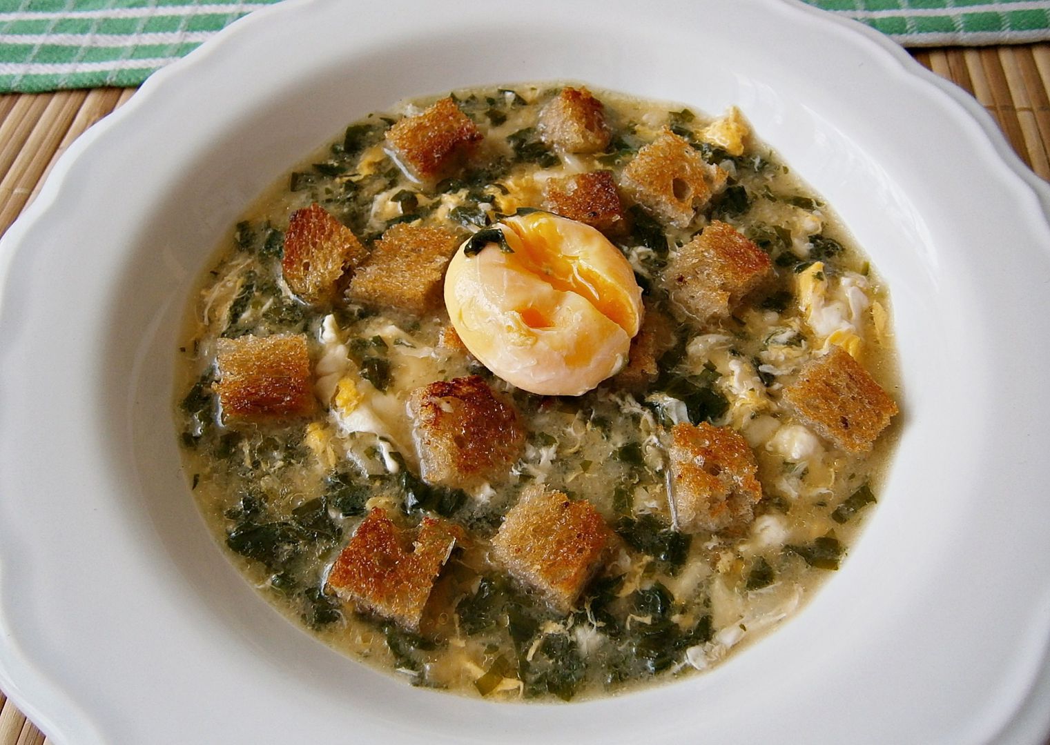 Česneková polévka s vejci recept