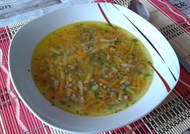 Rychlá mrkvová polévka s játrovým drobením recept
