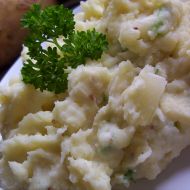 Smetanové brambory s cibulkou recept