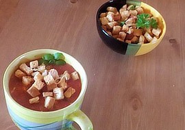 Rajčatová polévka ,,minestrone s krutony recept