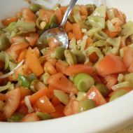 Zeleninový salát s pečenou paprikou recept