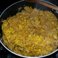 Rýže s kuřecím masem a kukuřicí recept