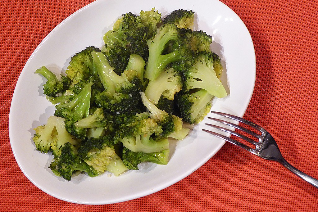 Restovaná brokolice s česnekem recept