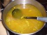 Slepičí polévka s domácími nudlemi recept